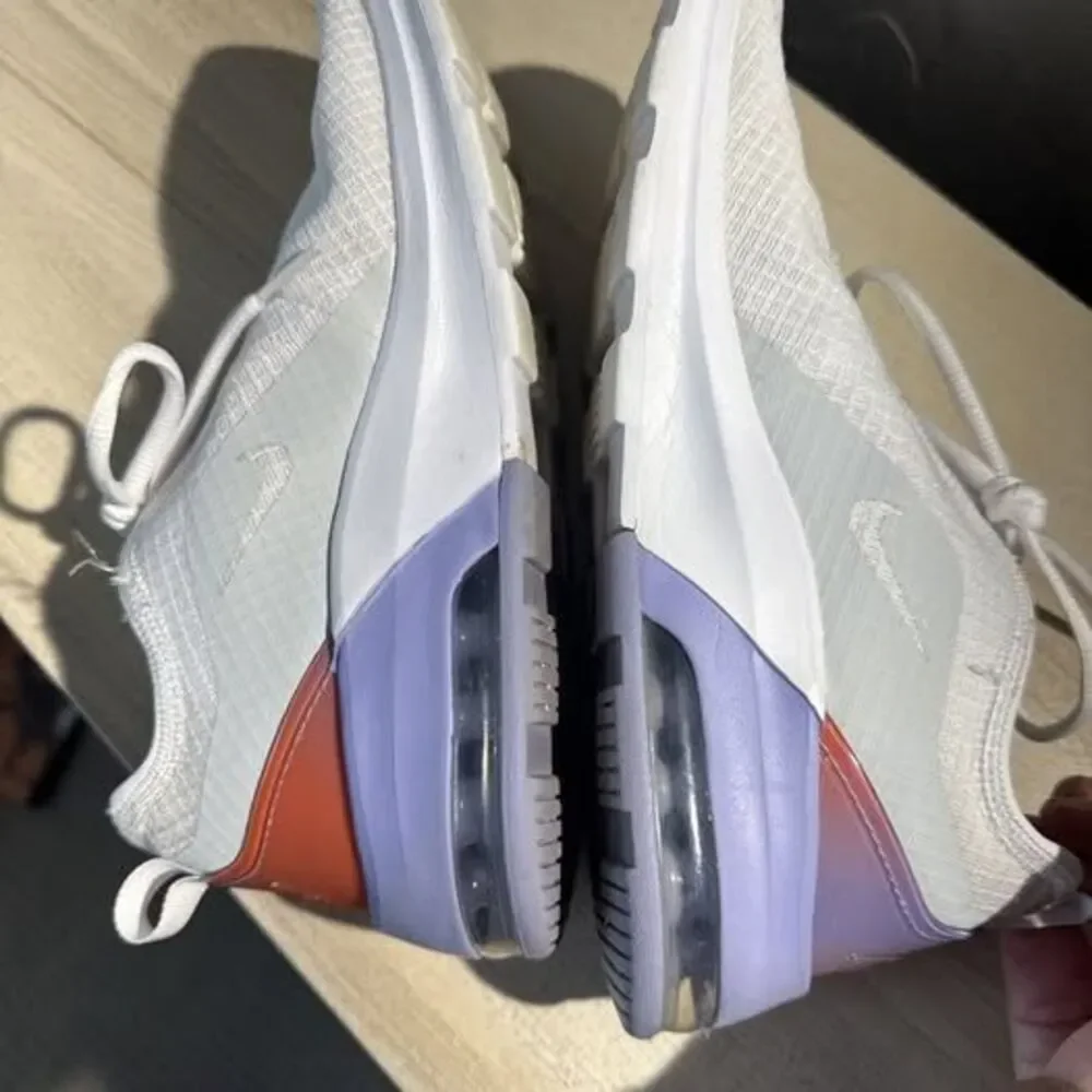 NIKE AIR MAX MOTION 2 WOMEN'S RUNNING SHOES SIZE 7 CW5594 White Purple